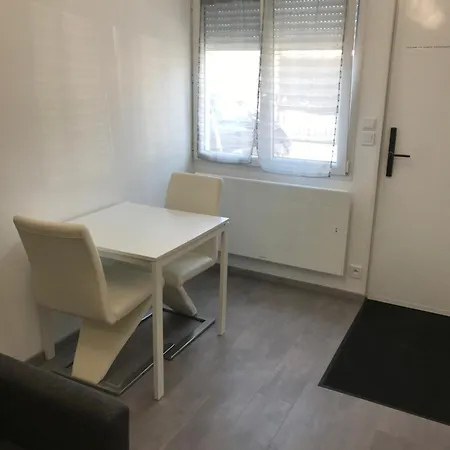 6 Next To Paris Apartment Montreuil (Seine-Saint-Denis)